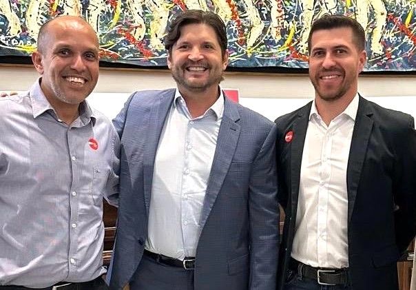 Presidente da Câmara anuncia emenda de R$ 300 mil para uniformes escolares