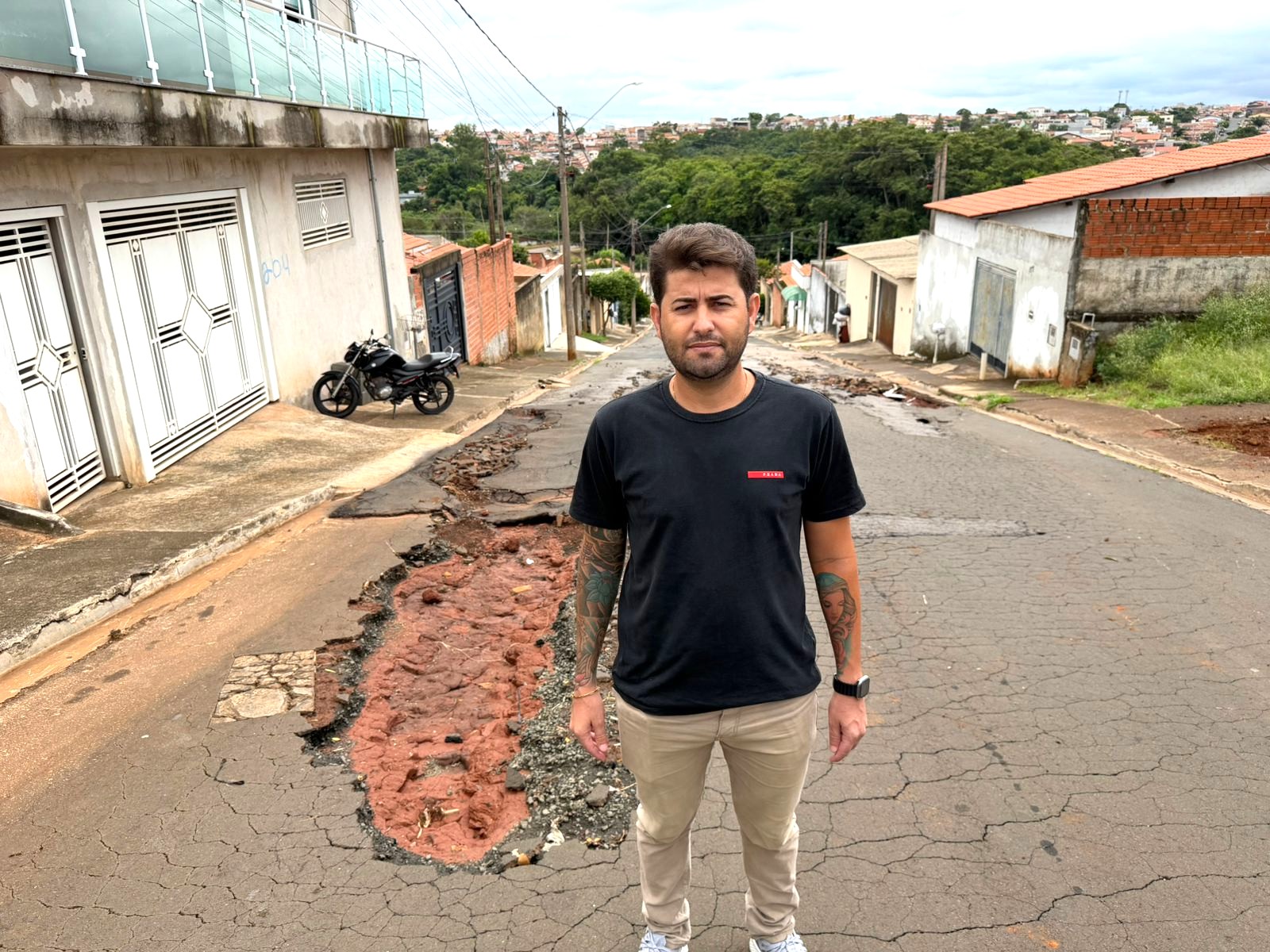 Vereador Sandro Modas cobra solução para a Rua da Confiança