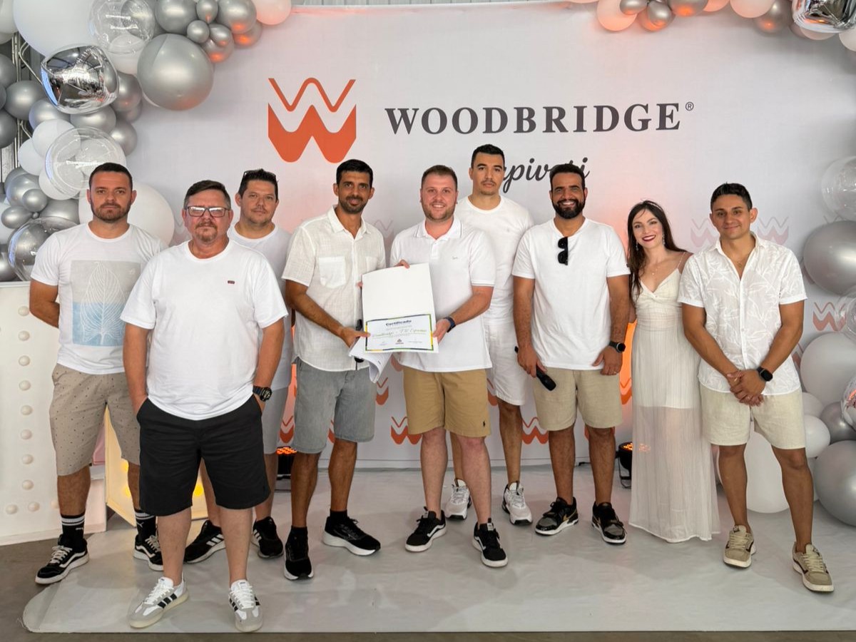 Woodbridge recebe homenagem de Thiago Braggion pelos 10 anos de fundação