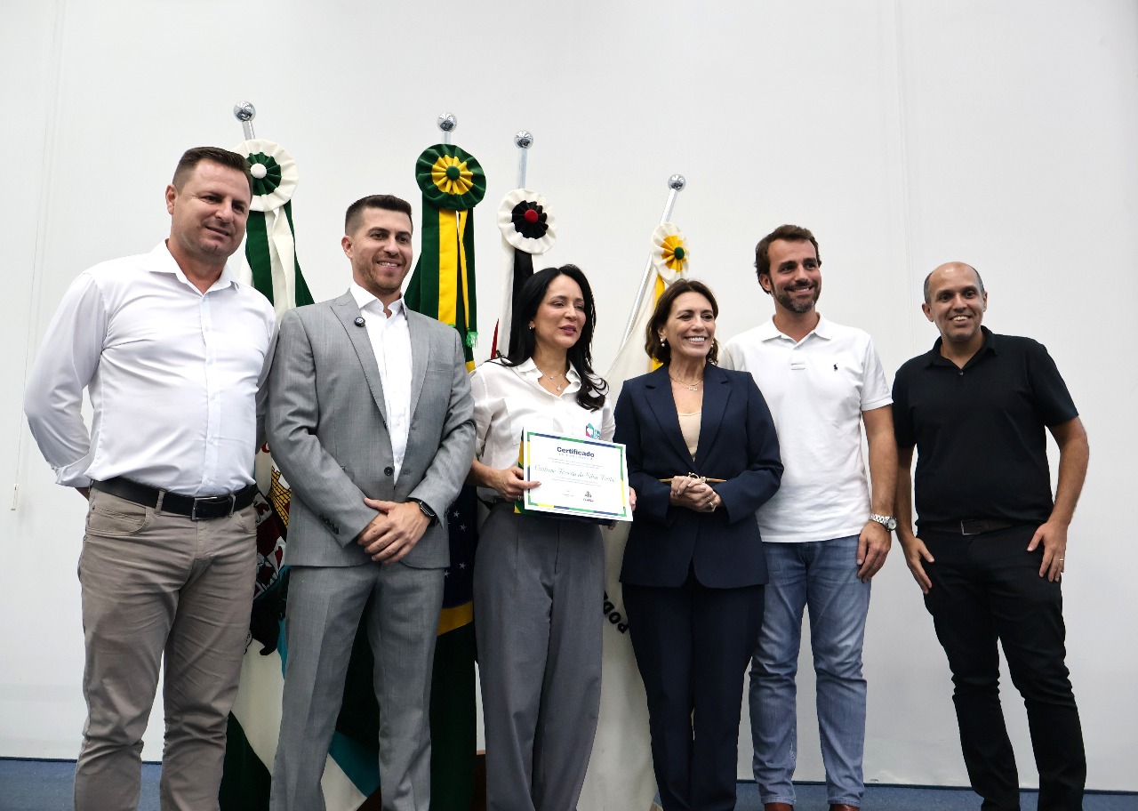 Capivari celebra visita histórica da Primeira-Dama Cristiane Freitas com homenagem solene na Câmara Municipal