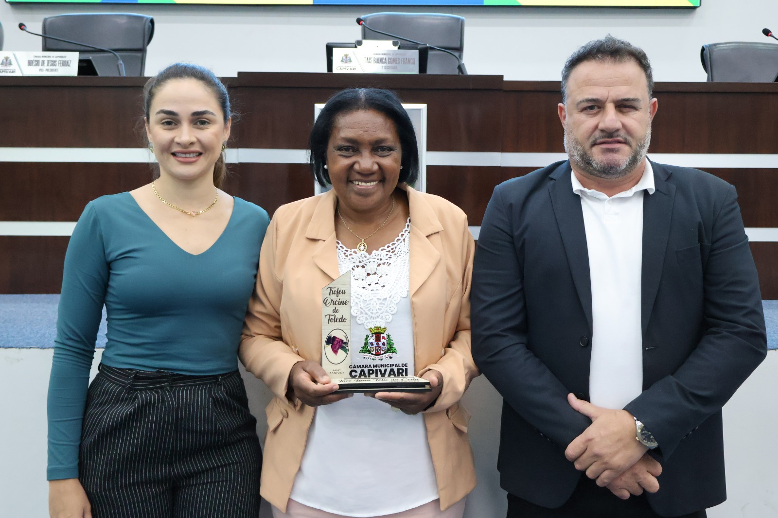 Reconhecida com Troféu Orcine de Toledo, vereadora Inês celebra homenagem