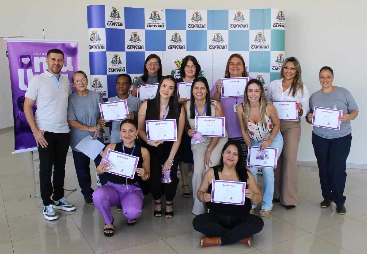 Presidente da Câmara, Rafael Massouh, entrega homenagens a servidoras pelo Dia da Mulher