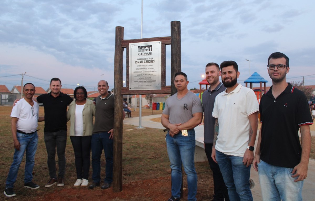 Vereadores participam da inauguração da Praça Ismael Sanches