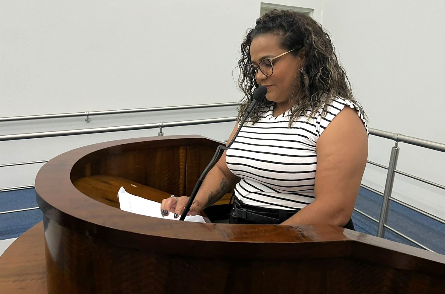 Vereadora Paloma Tatiane levanta questões sobre serviços públicos em Tribuna