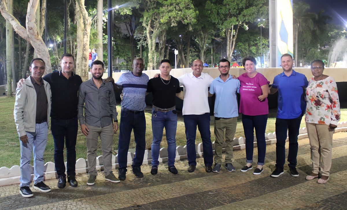 Vereadores participam de apresentação da nova Praça Central