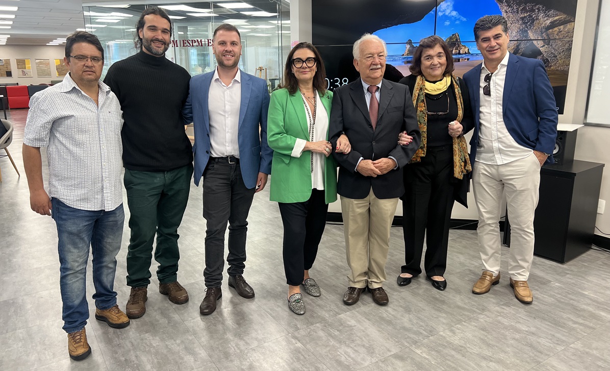 Lolo Ferraciú recebe homenagem em escola de propaganda e marketing