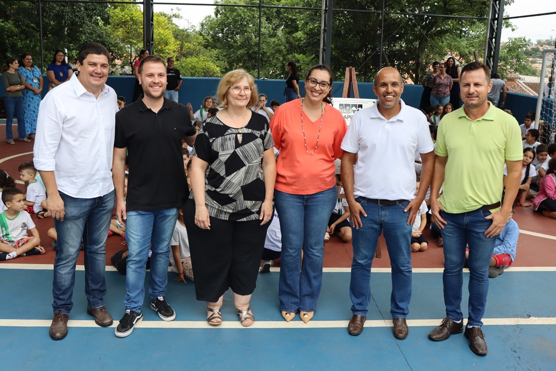 Presidente da Câmara Thiago Braggion celebra a nova quadra na escola Jurema