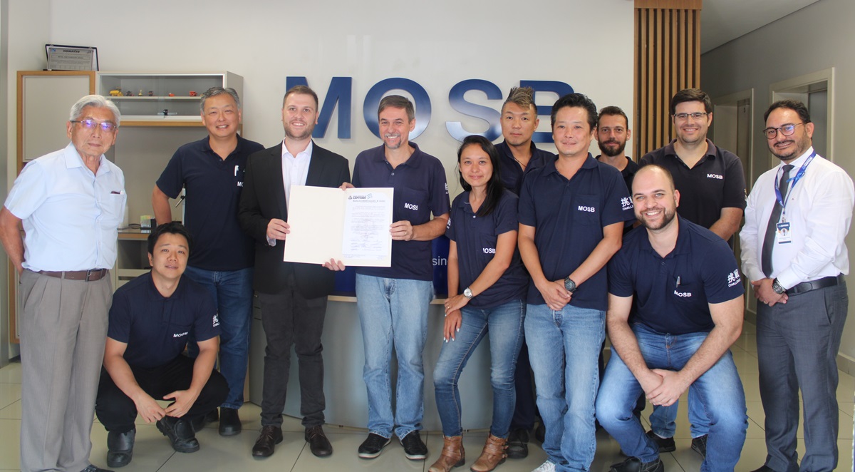 Presidente Thiago Braggion entrega Moção de Congratulações a MOSB pelos 10 anos de atuação