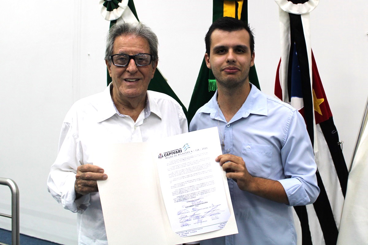 Vereador Ruan Henrique realiza entrega de moção de aplausos para o Dr. João Felisberto dos Reis