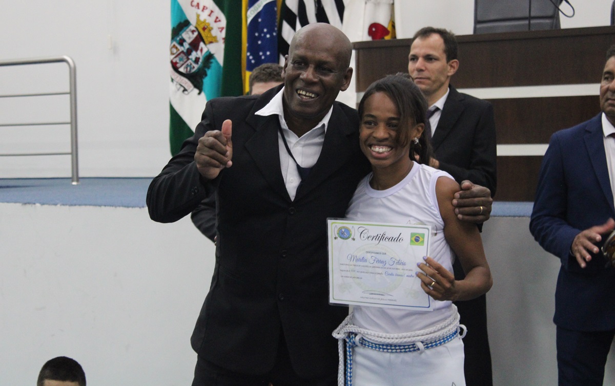 Vereador Odésio Ferraz realiza a celebração da formação de dois novos mestres de Capoeira em Capivari