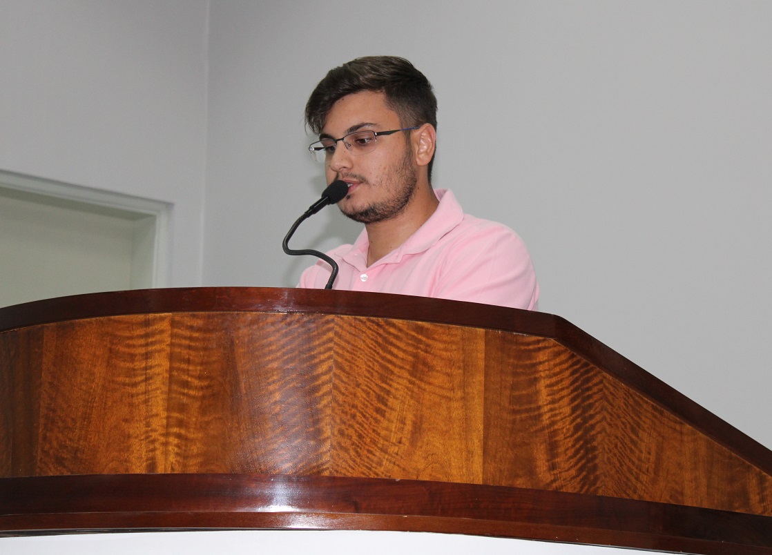 Vereador Vinícius Scarso fala em tribuna sobre a falta de água no bairro Villa di Capri e sobre requerimento para geração de novos empregos em Capivari