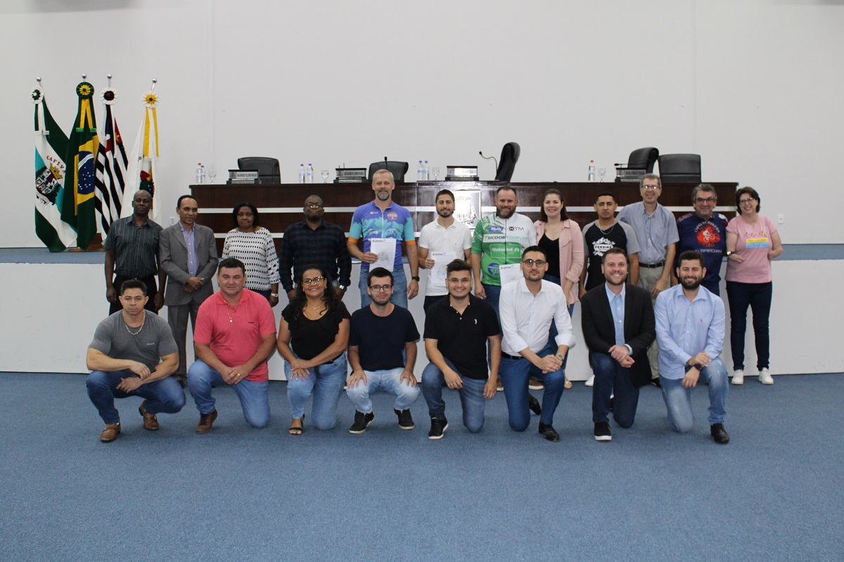 Ciclistas de Capivari são homenageados na Câmara Municipal de Capivari