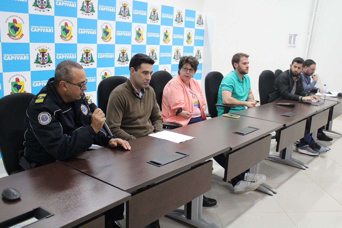 Vereadores de Capivari participam de reunião pública para discussão de projeto de lei que regulamenta atuação da Guarda Civil Municipal