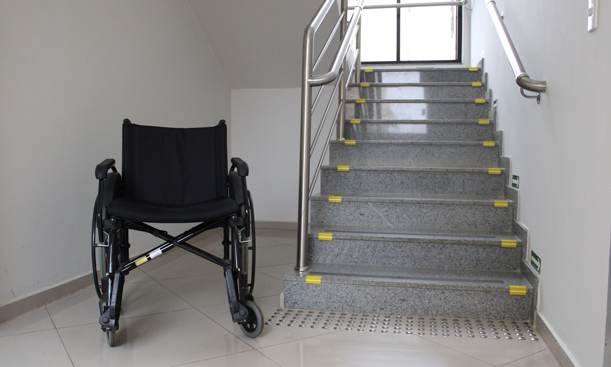 Câmara Municipal de Capivari instala piso tátil para deficientes visuais