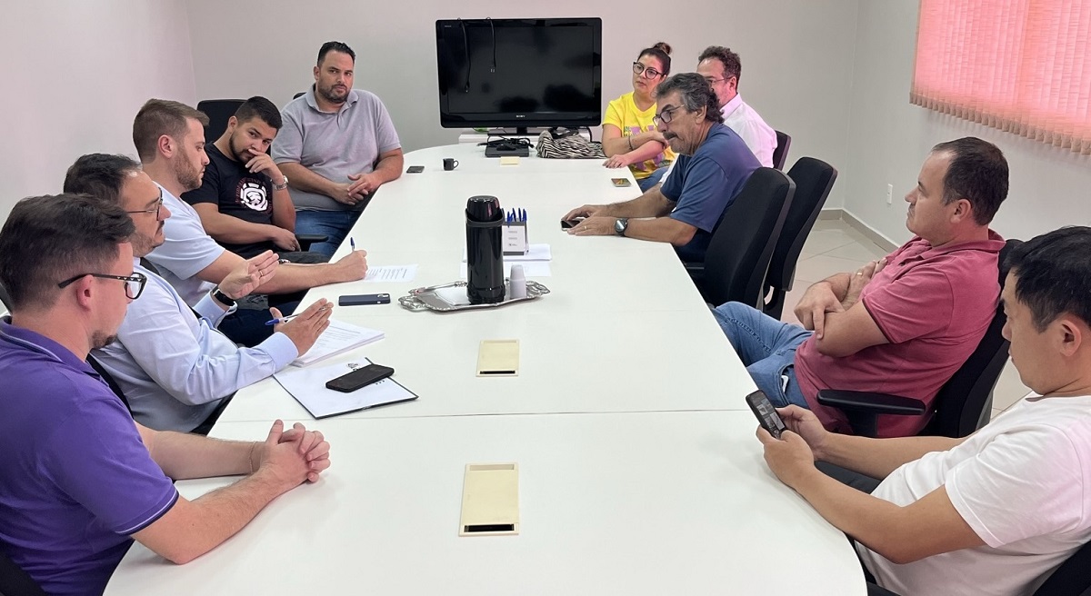 Presidente Thiago Braggion inicia discussões para instalação de parklets em Capivari