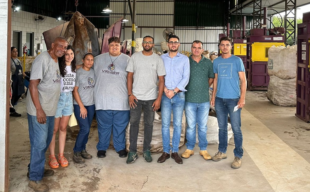 <strong>Vereador José Eduardo Pacheco visita ecoponto e cooperativa de reciclagem em Santa Bárbara</strong>