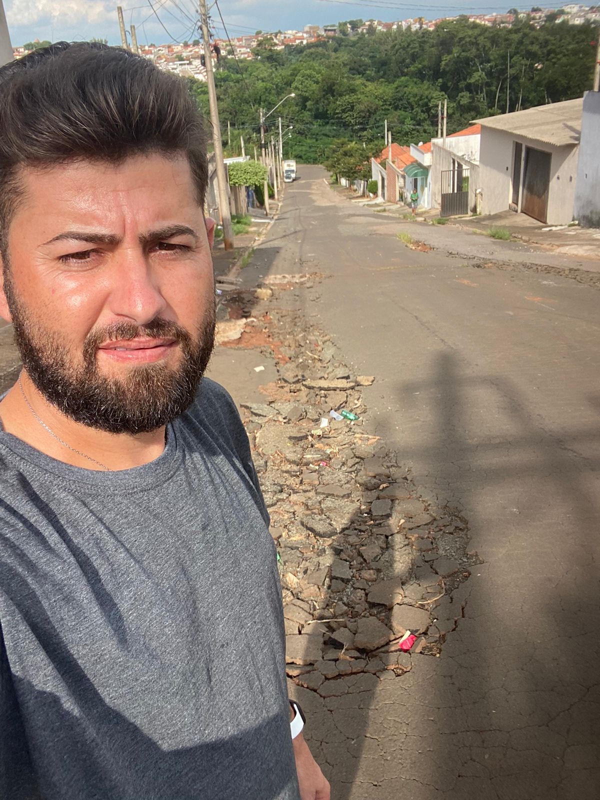 <strong>Vereador Sandro Modas pede serviço de tapa-buraco na rua Confiança</strong>
