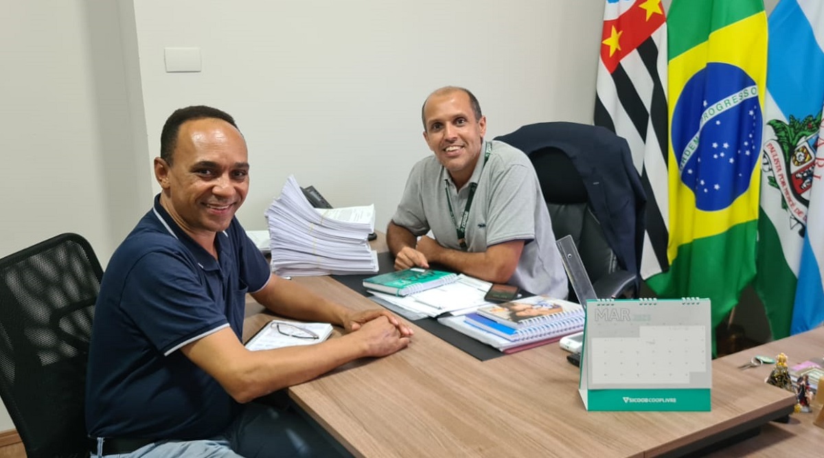 <strong>Vereador Nelson Soares apresenta proposta ao prefeito para pavimentação das ruas do Bosque dos Pinheiros</strong>