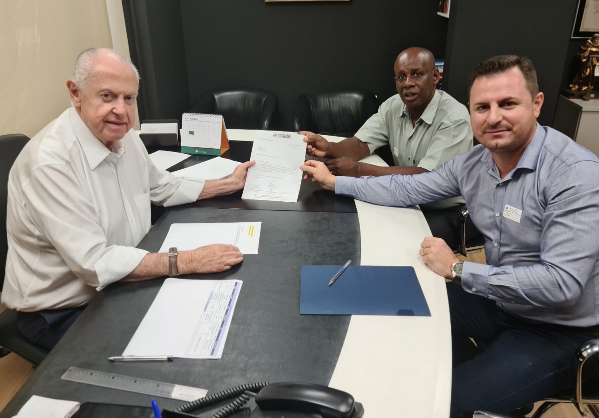<strong>Vereador Odésio Ferraz e vice-prefeito Bruno pedem recursos para o deputado Barros Munhoz</strong>