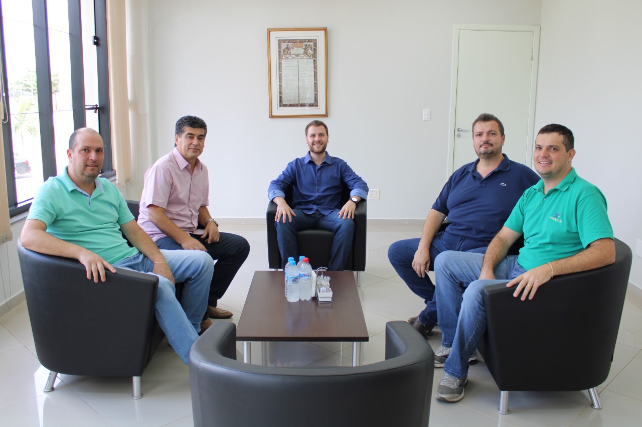 <strong>Presidente Thiago Braggion recebe empresários na Câmara Municipal de Capivari</strong>