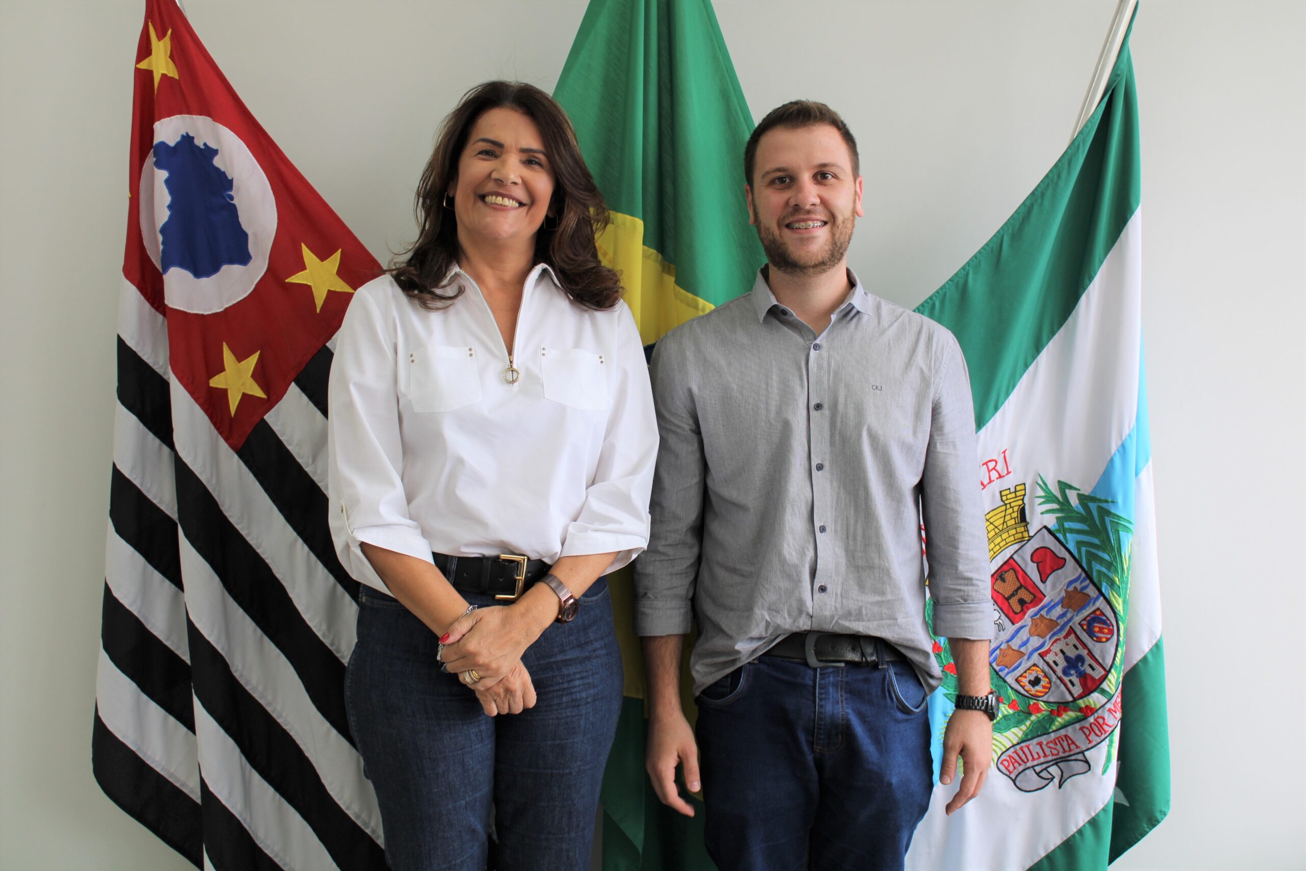 <strong>Presidente Thiago Braggion recebe deputada Valéria Bolsonaro na Câmara Municipal de Capivari</strong>