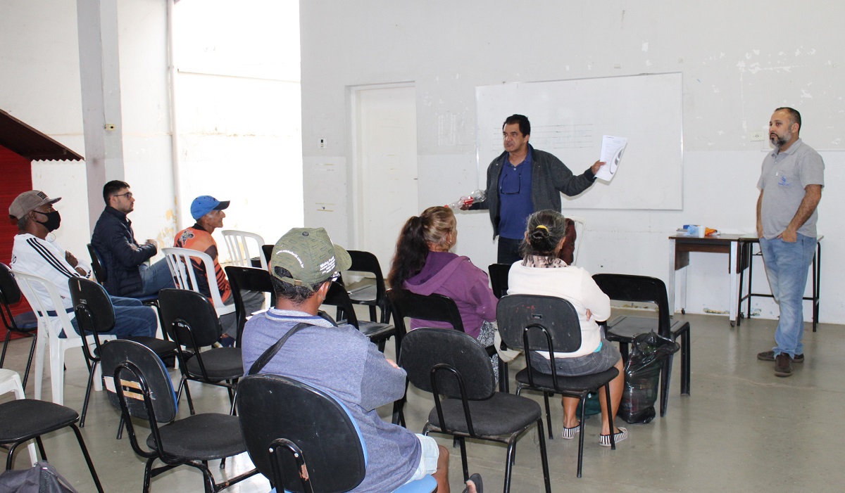 Vereador José Eduardo Pacheco participa de reunião com catadores de reciclagem
