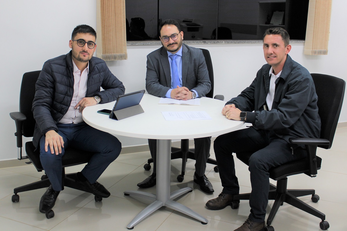 Vereador José Eduardo Pacheco e secretário de Desenvolvimento Econômico discutem projeto de lei para incentivo de startups