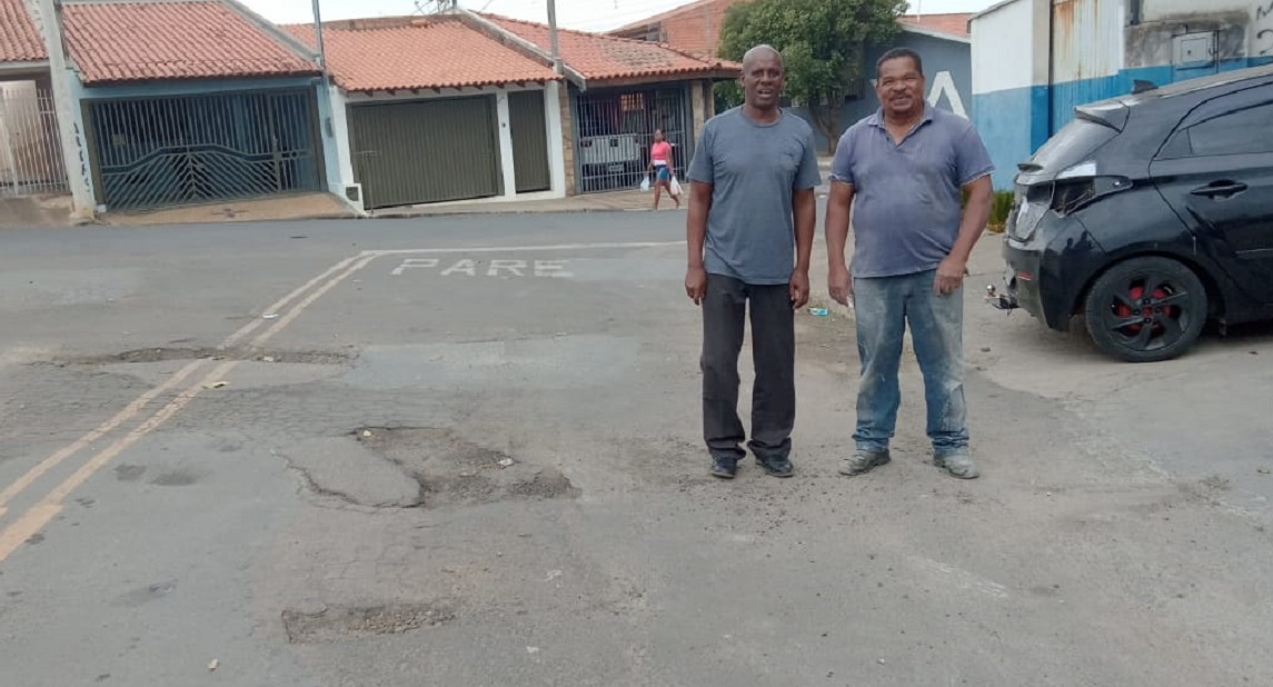 Vereador Odésio Ferraz pede operação tapa-buraco em rua do bairro São Marcos