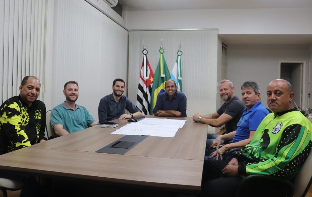 Vereador Thiago Braggion intermedeia criação de ponto de encontro para ciclistas e construção de ciclofaixa
