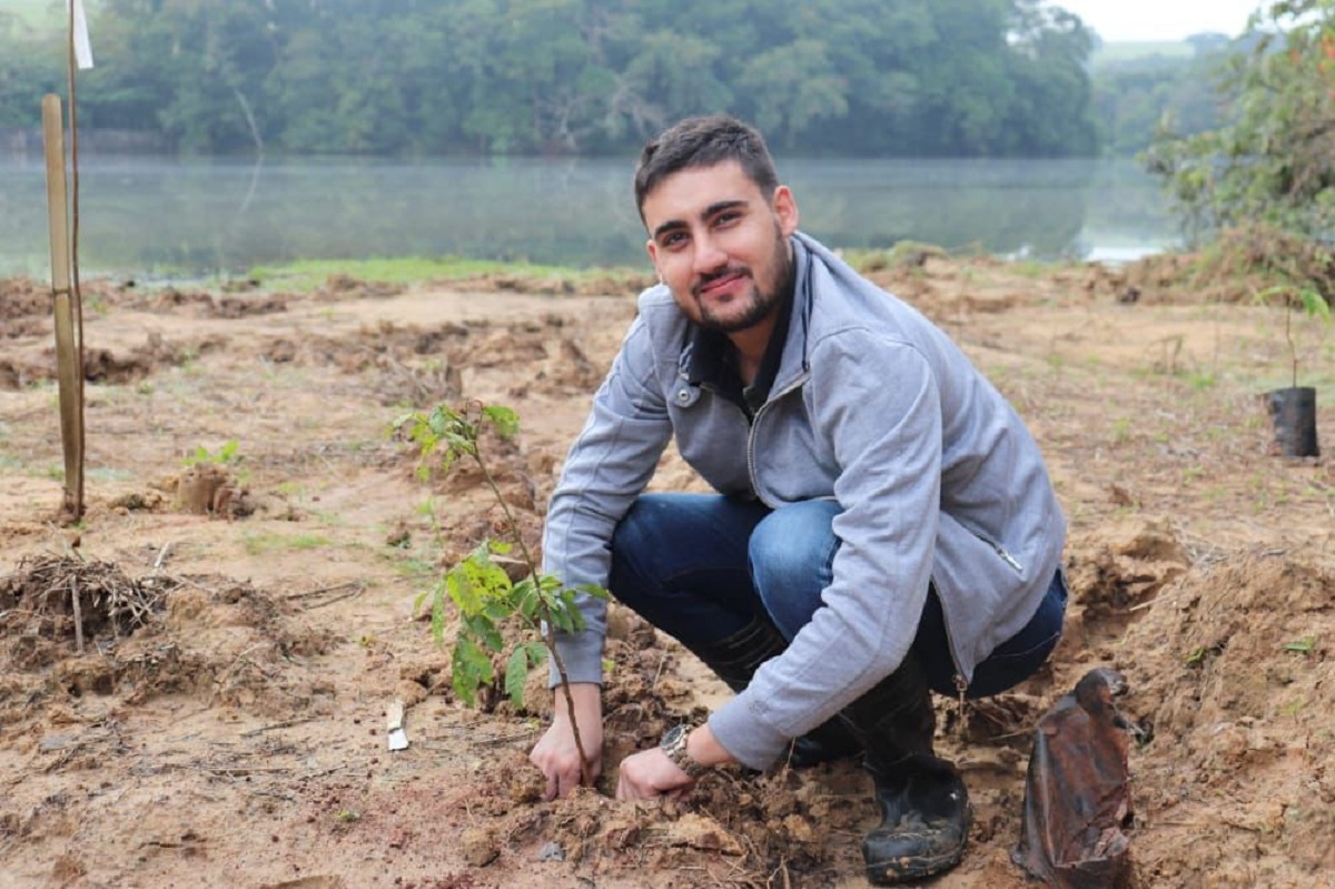 Vereador José Eduardo Pacheco participa de plantio de árvores na Represa Milhã