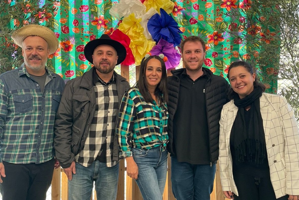 Vereador Thiago Braggion prestigia festas juninas das escolas de Capivari