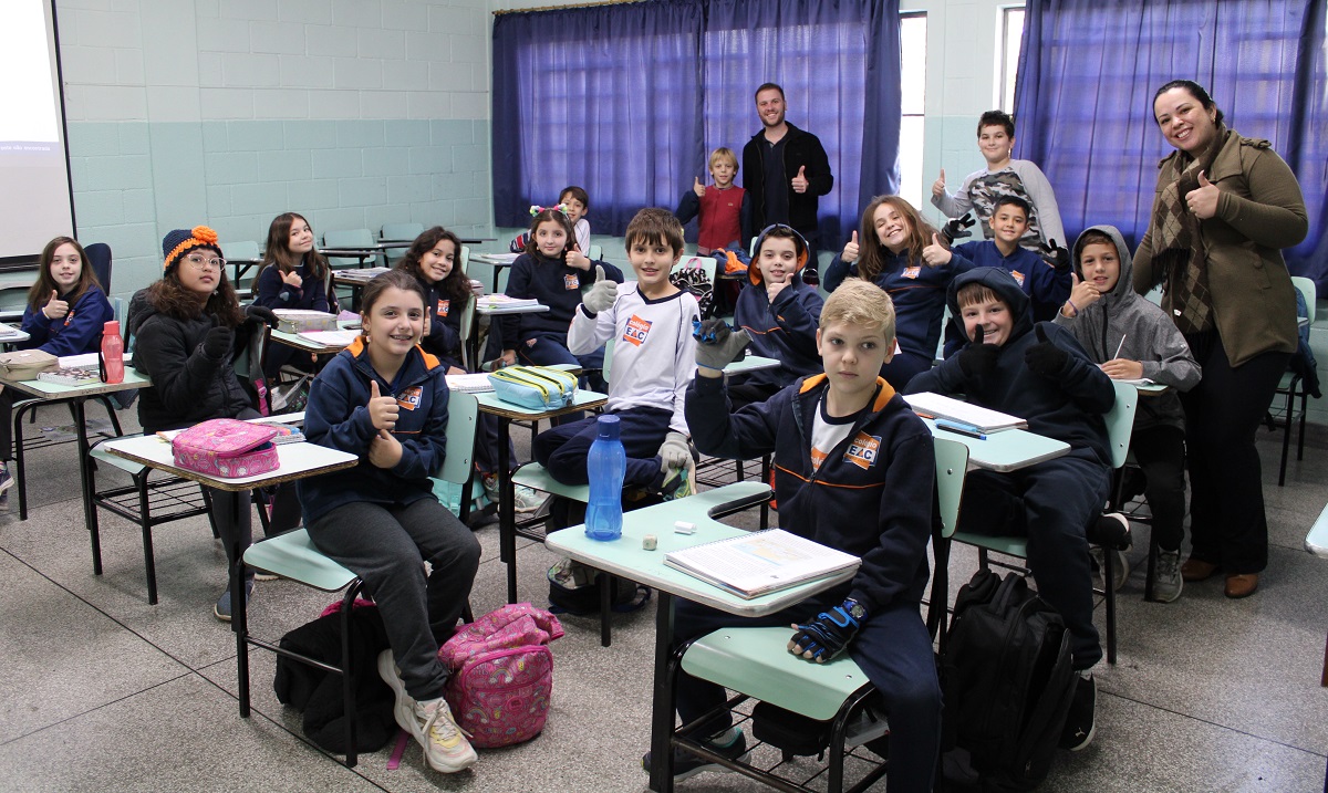 Vereador Thiago Braggion fala sobre a atuação do Poder Legislativo com alunos da EAC