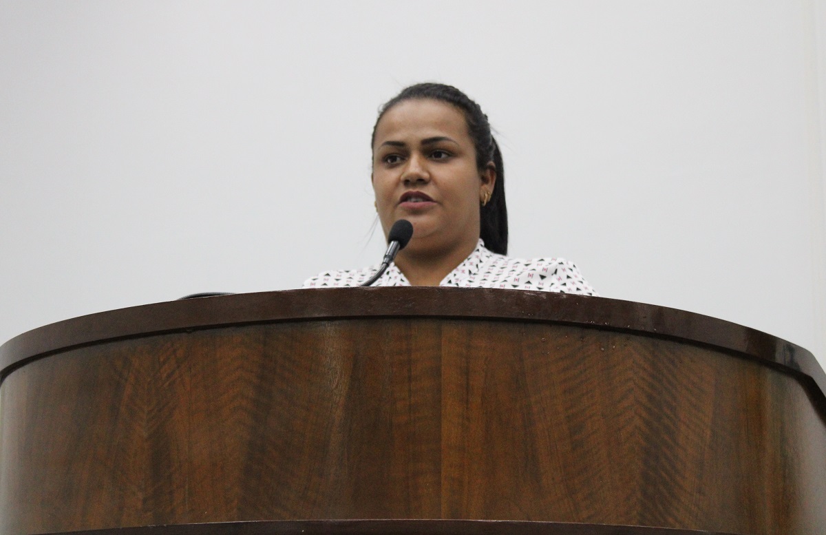 Vereadora Paloma Tatiane reclama sobre atrasos do transporte coletivo em Capivari