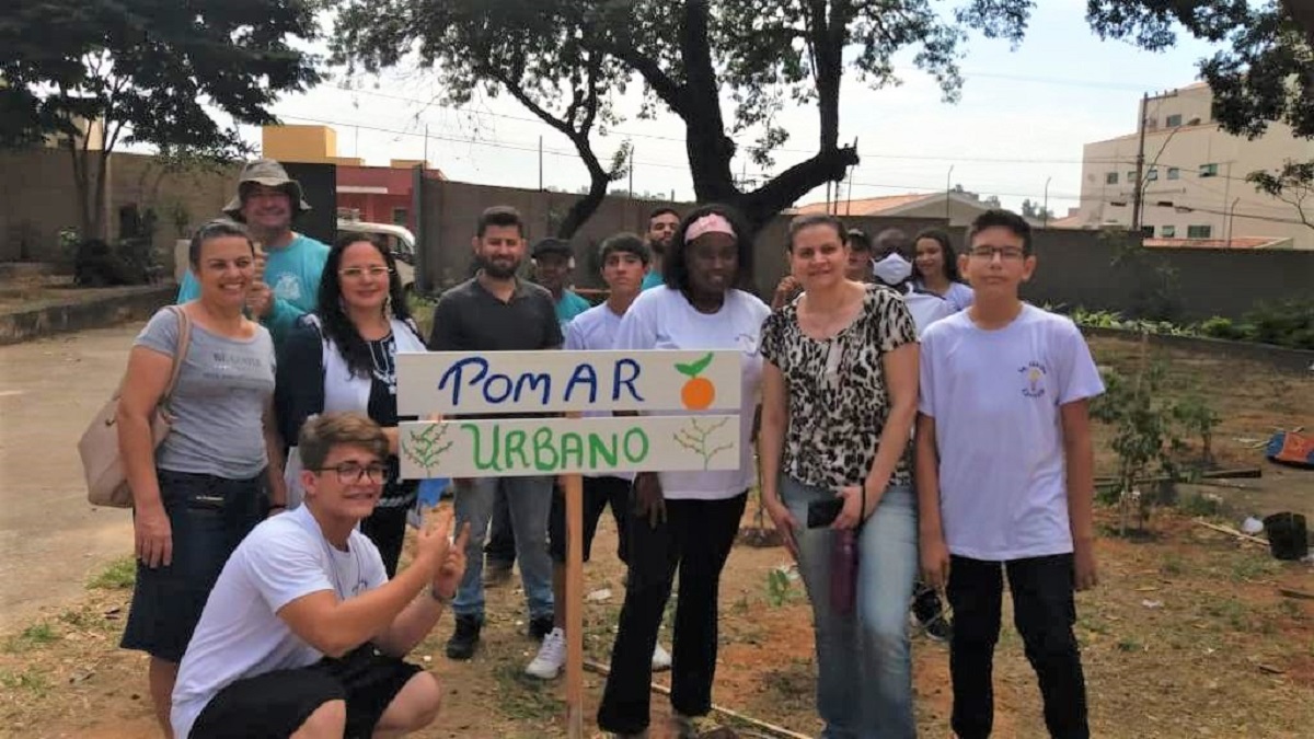 Vereador Sandro Modas participa de criação de pomar urbano na Escola Padre Fabiano