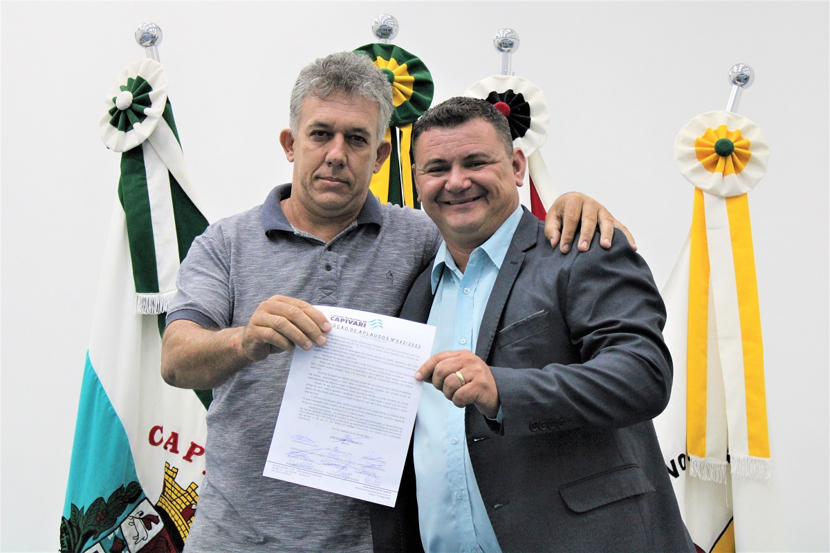 Presidente Du Tambú homenageia Clóvis Zani pelo trabalho desenvolvido em prol da causa animal em Capivari