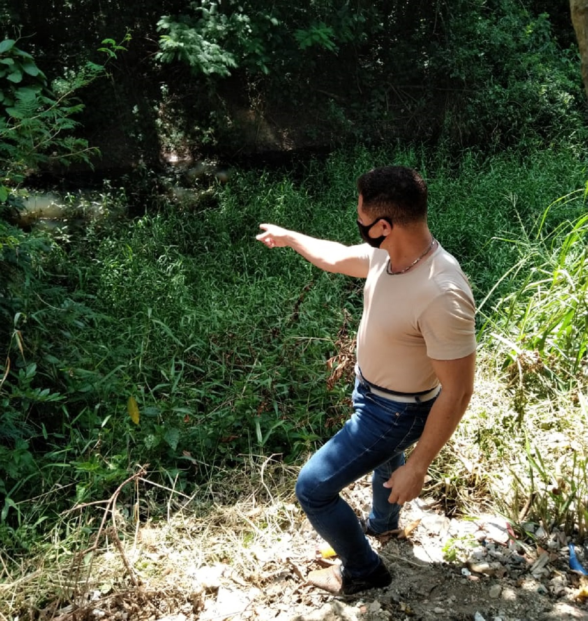 Vereador Marquinho Mineiro pede que Diretoria de Meio Ambiente e Saae resolvam problema de vala no bairro Flamboyant