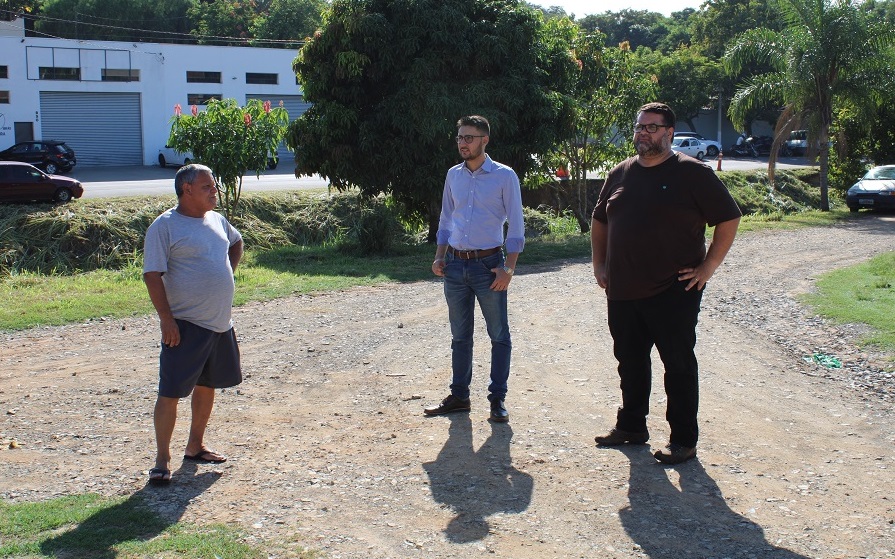 Vereador José Eduardo Pacheco solicita manutenções em trechos do córrego Chiquinho Quadros
