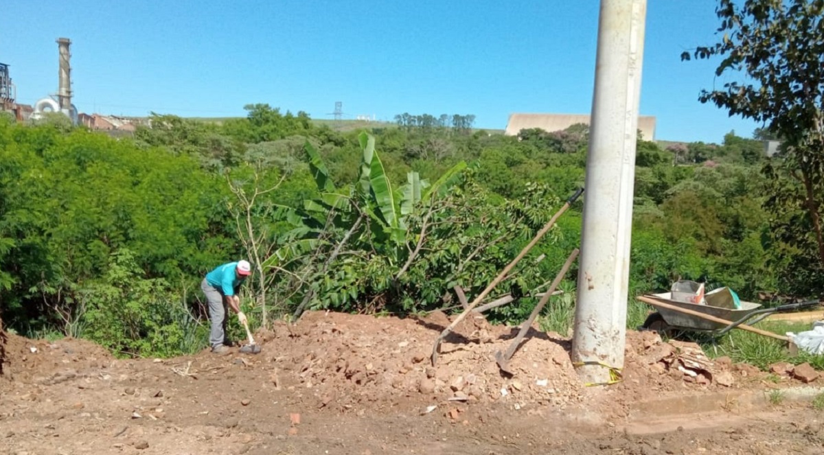 Após pedido do vereador Odésio, Prefeitura executa serviço na rua Érico Veríssimo