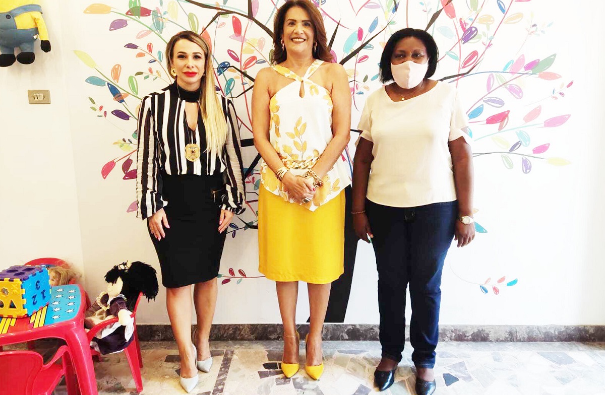 Vereadora Inês e deputada Valéria Bolsonaro visitam a Delegacia da Mulher