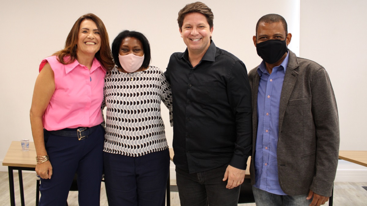 Vereadora Inês e secretário Baía participam de evento com Mário Frias e protocolam projeto para revitalização da Casa Lembo