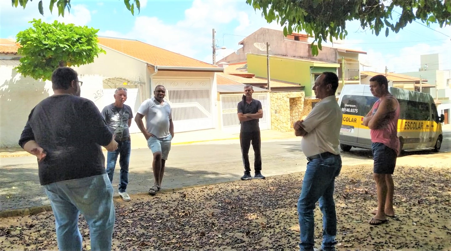 Vereador Nelson Soares e secretário Ricardo Bagnato recebem pedidos de moradores do Pipeiro e Santo Antônio