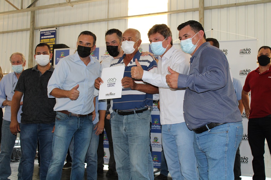 Presidente Du Bombonatti “Tambú” participa das cerimônias de entrega de escrituras em Elias Fausto e Rafard