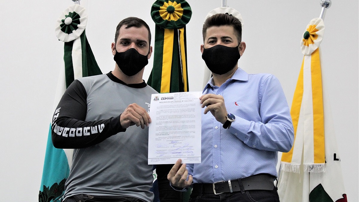 Motoboy Luís Ronaldo recebe Moção de Aplausos na Câmara Municipal de Capivari
