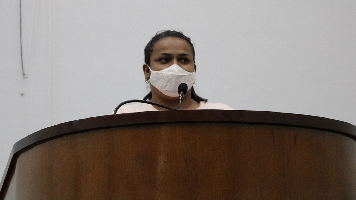 Vereadora Paloma faz indicações à Prefeitura para os bairros São João e Santa Rita e pede informações sobre repasse do Estado aos alunos com deficiência matriculados na rede municipal