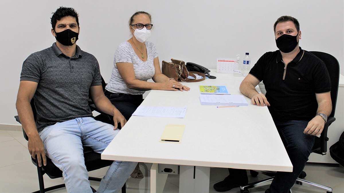 Vereador Thiago Braggion e estudantes de Arquitetura e Urbanismo tratam de ideias e projetos para o planejamento de Capivari